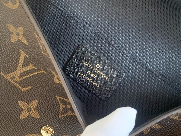 LVコピーウォレット着用イメージ